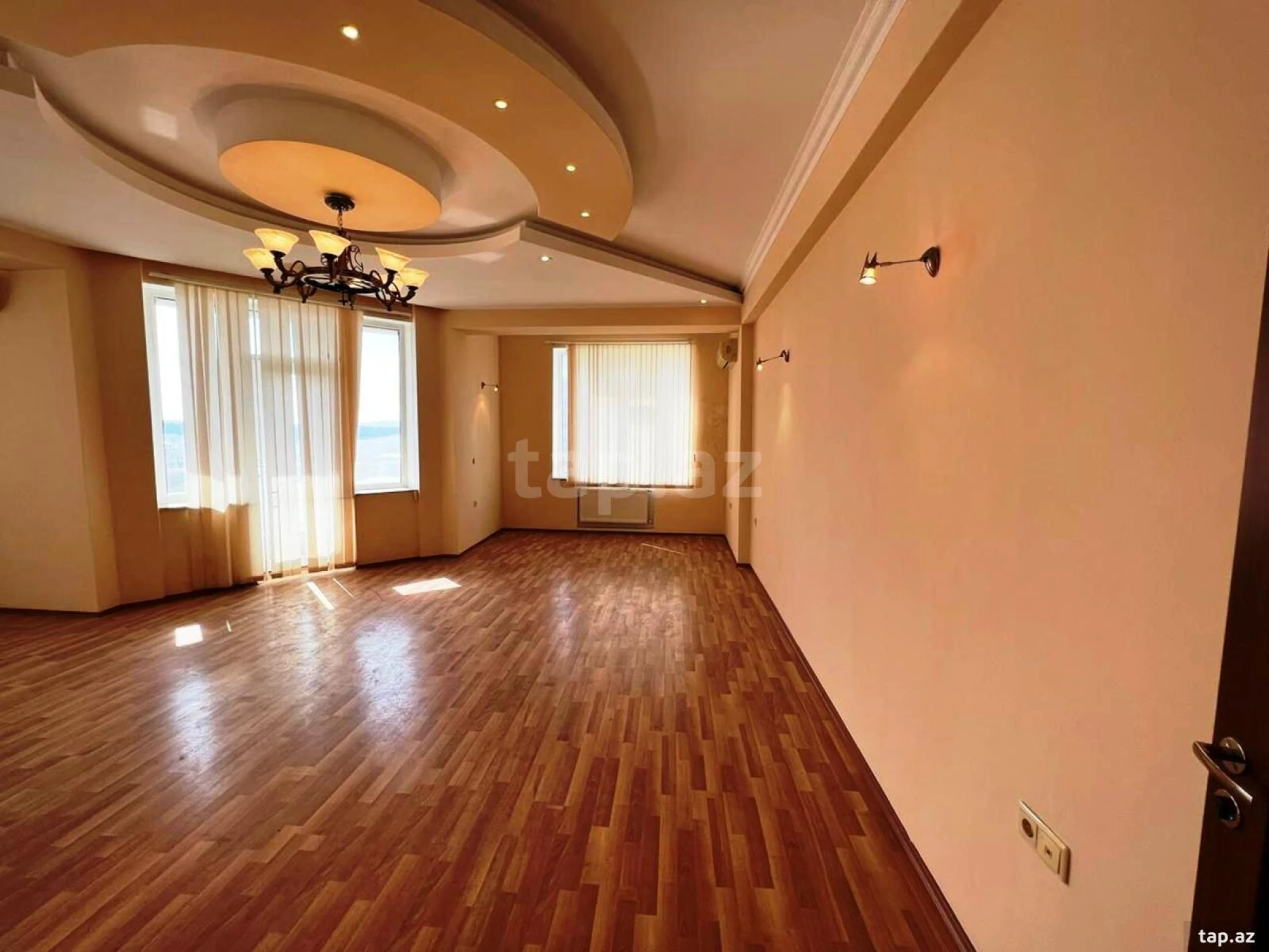 Satılır 3 otaqlı yeni tikili 148 m²