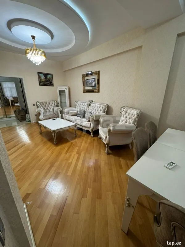 Kirayə verilir 3 otaqlı yeni tikili 110 m²