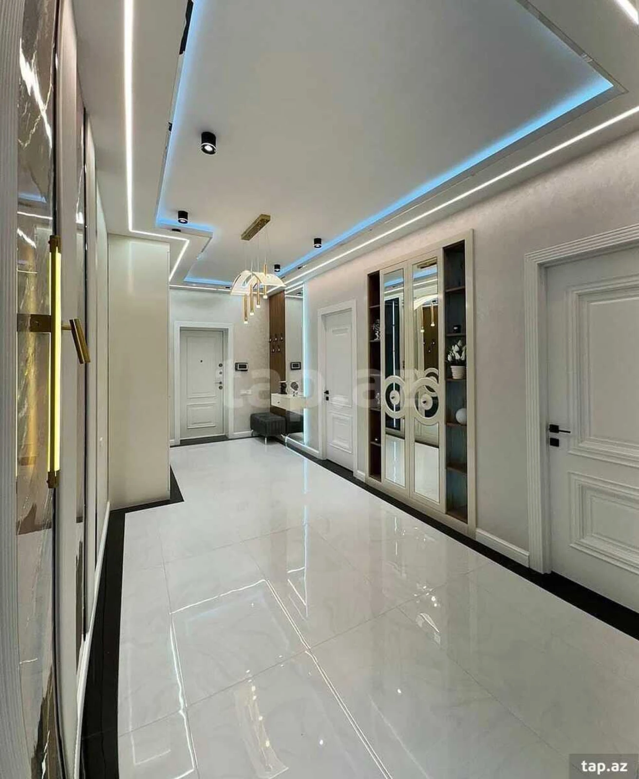 Satılır 3 otaqlı yeni tikili 130 m²