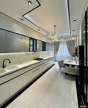 Satılır 3 otaqlı yeni tikili 130 m²