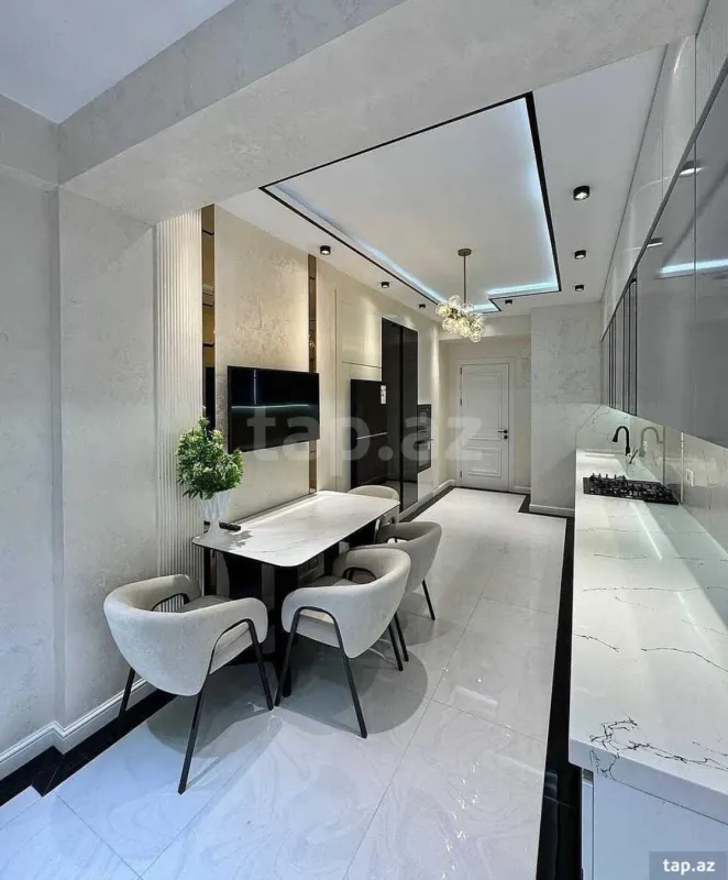 Satılır 3 otaqlı yeni tikili 130 m²