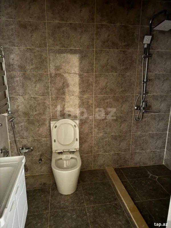 Kirayə verilir 3 otaqlı yeni tikili 75 m²