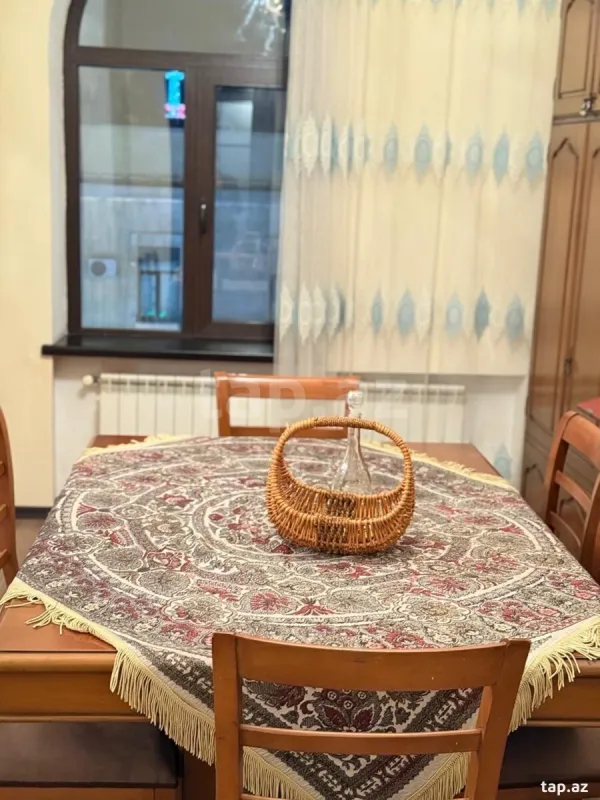 Kirayə verilir 3 otaqlı mənzil 140 m²