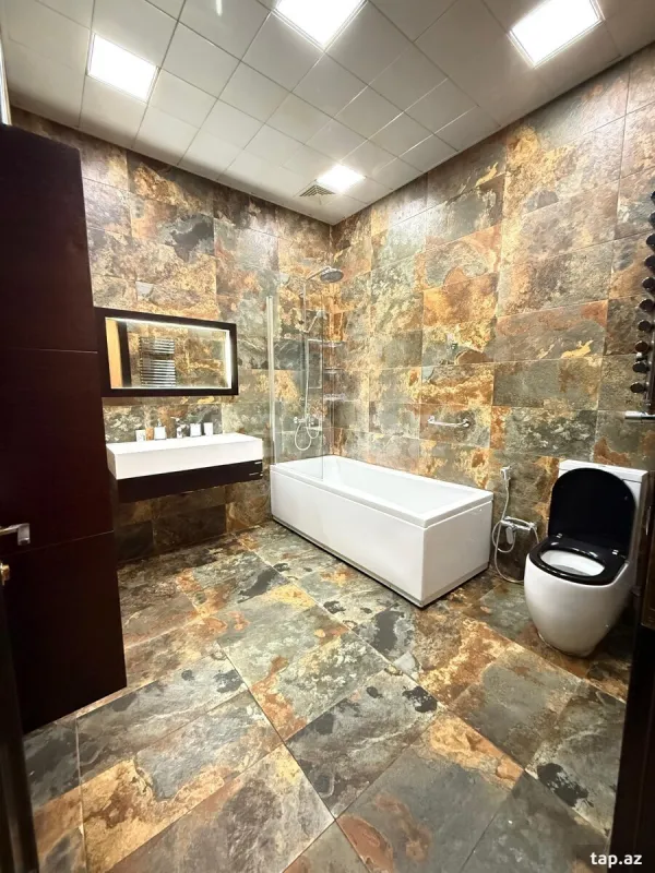 Kirayə verilir 3 otaqlı mənzil 140 m²