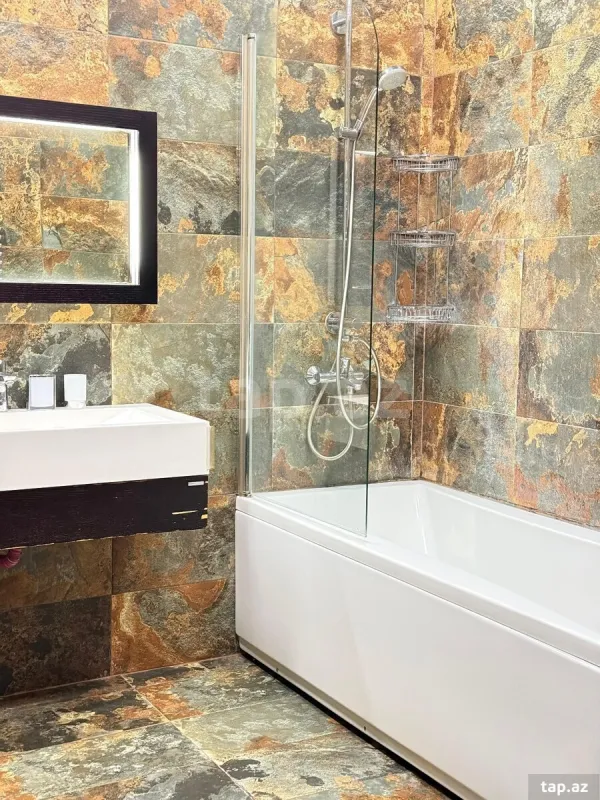 Kirayə verilir 3 otaqlı mənzil 140 m²