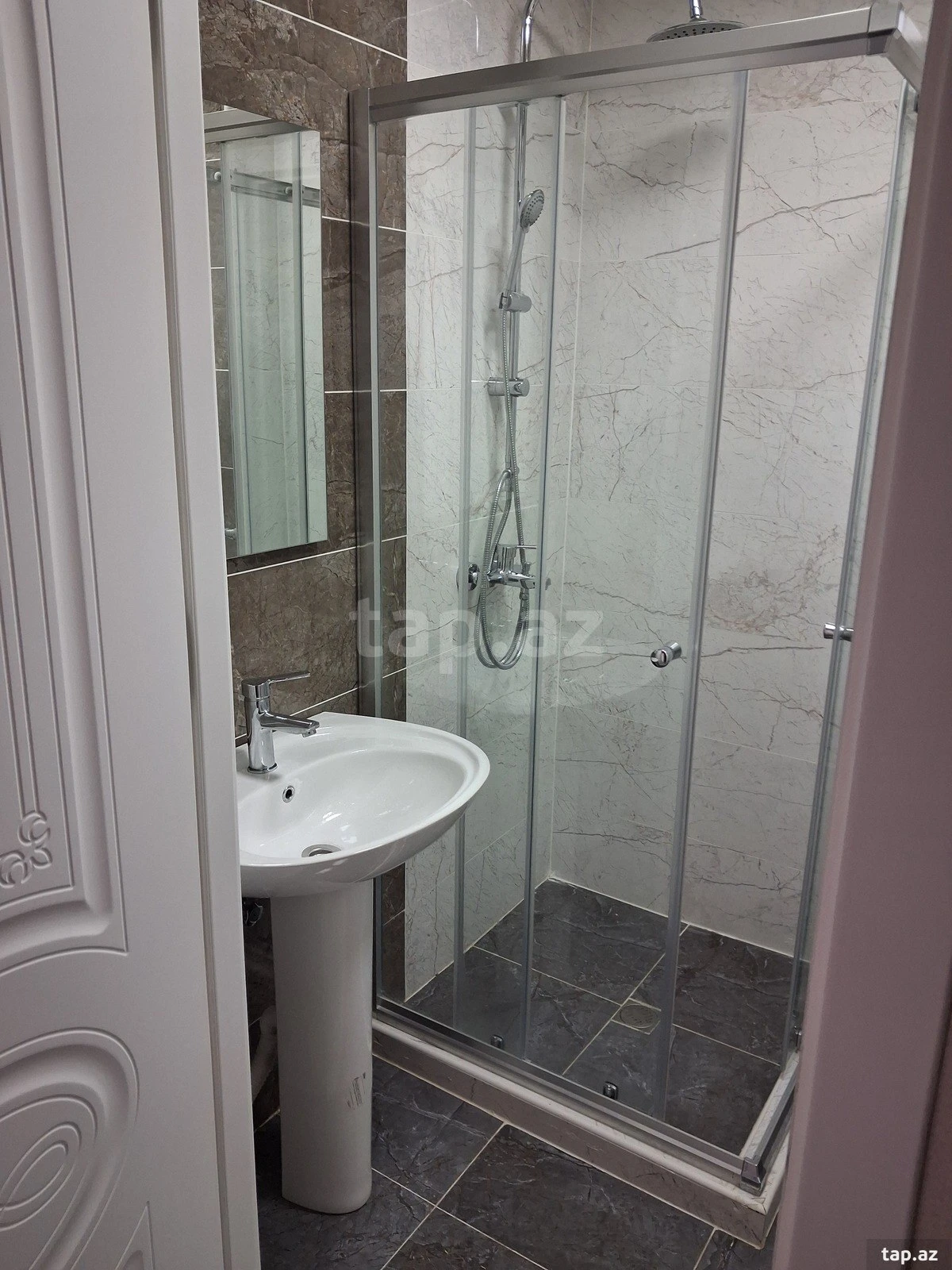 Kirayə verilir 2 otaqlı yeni tikili 50 m²