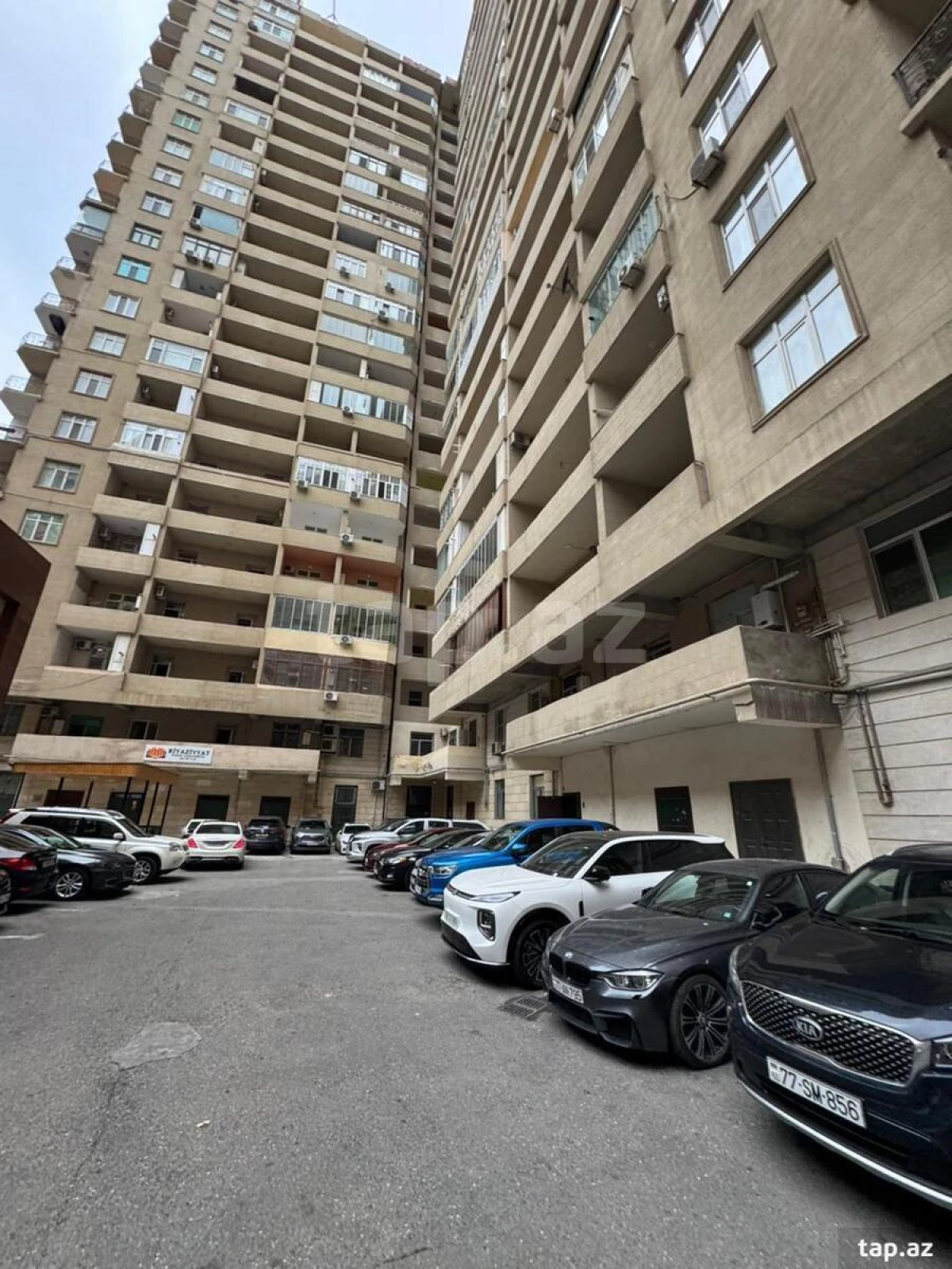 Kirayə verilir 3 otaqlı yeni tikili 160 m²