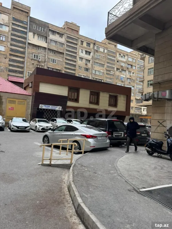 Kirayə verilir 3 otaqlı yeni tikili 160 m²