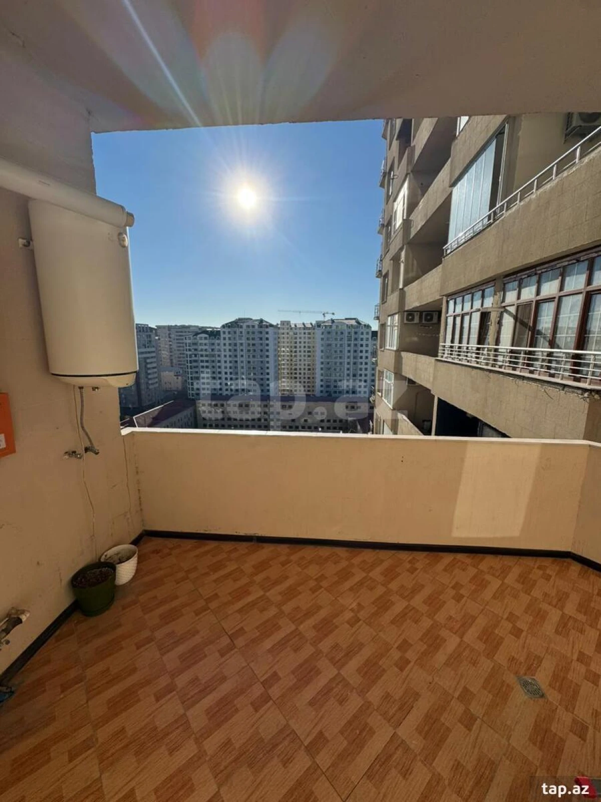 Kirayə verilir 3 otaqlı yeni tikili 160 m²