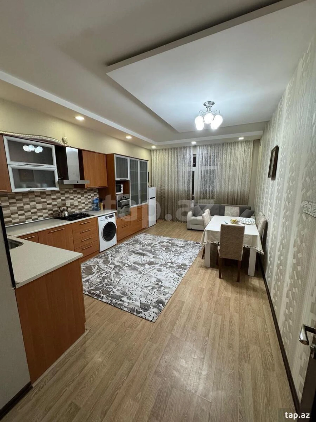 Kirayə verilir 3 otaqlı yeni tikili 160 m²