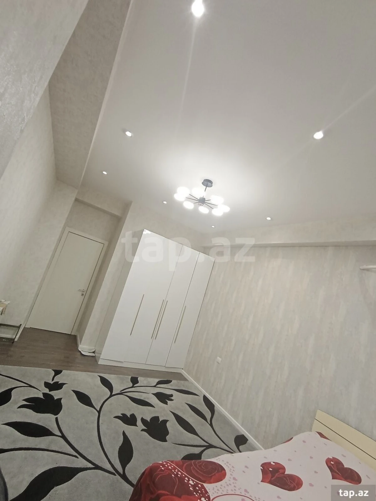 Satılır 2 otaqlı yeni tikili 80 m²