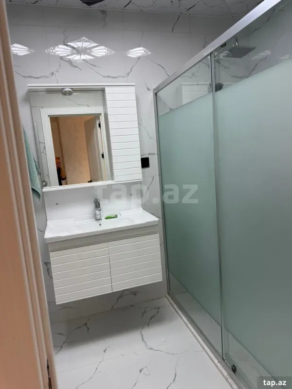 Kirayə verilir 2 otaqlı yeni tikili 78 m²