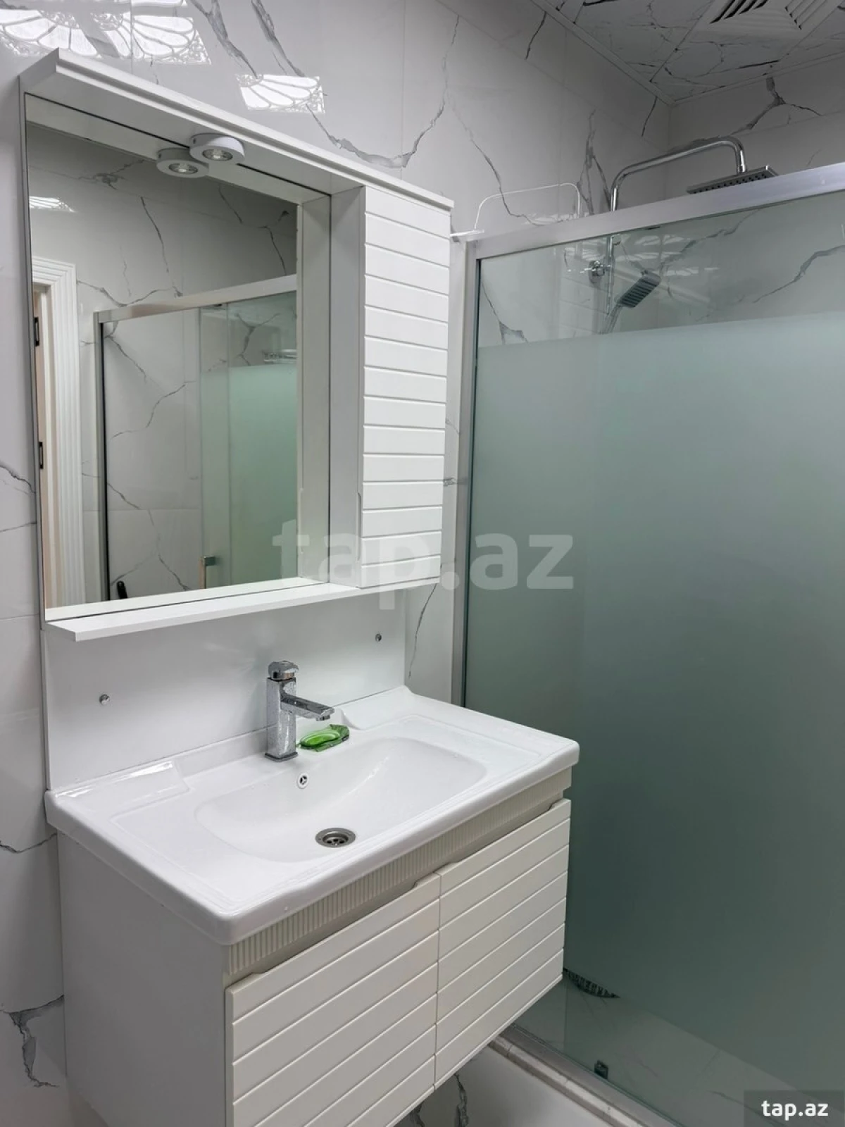 Kirayə verilir 2 otaqlı yeni tikili 78 m²