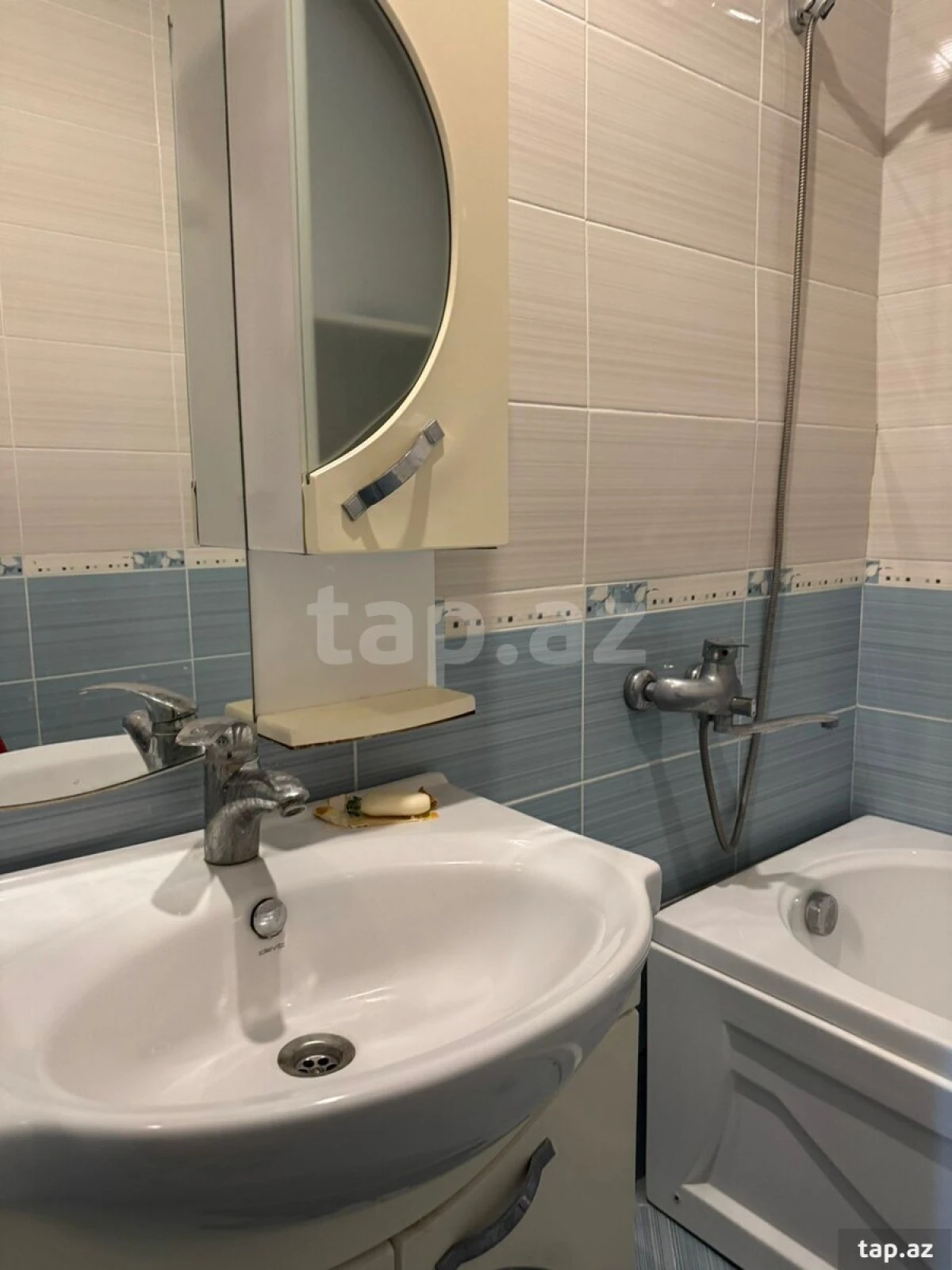 Kirayə verilir 2 otaqlı yeni tikili 70 m²