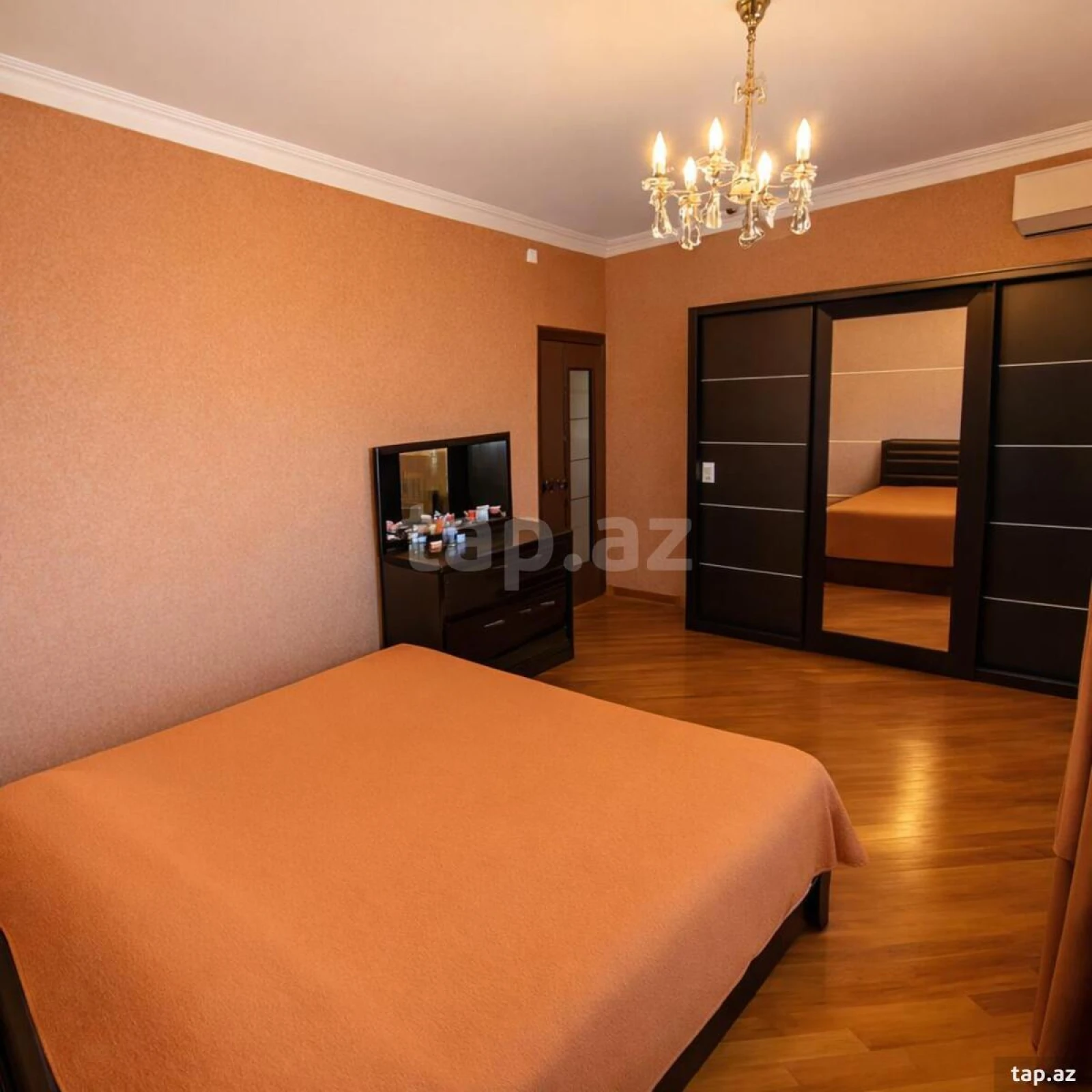 Satılır 3 otaqlı yeni tikili 135 m²