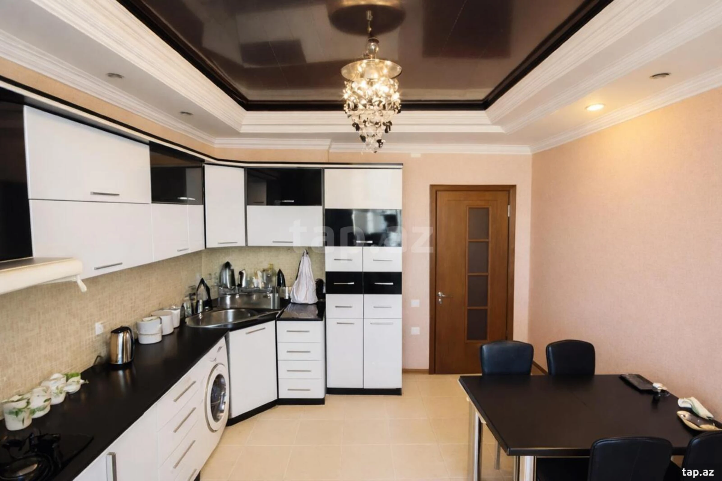 Satılır 3 otaqlı yeni tikili 135 m²
