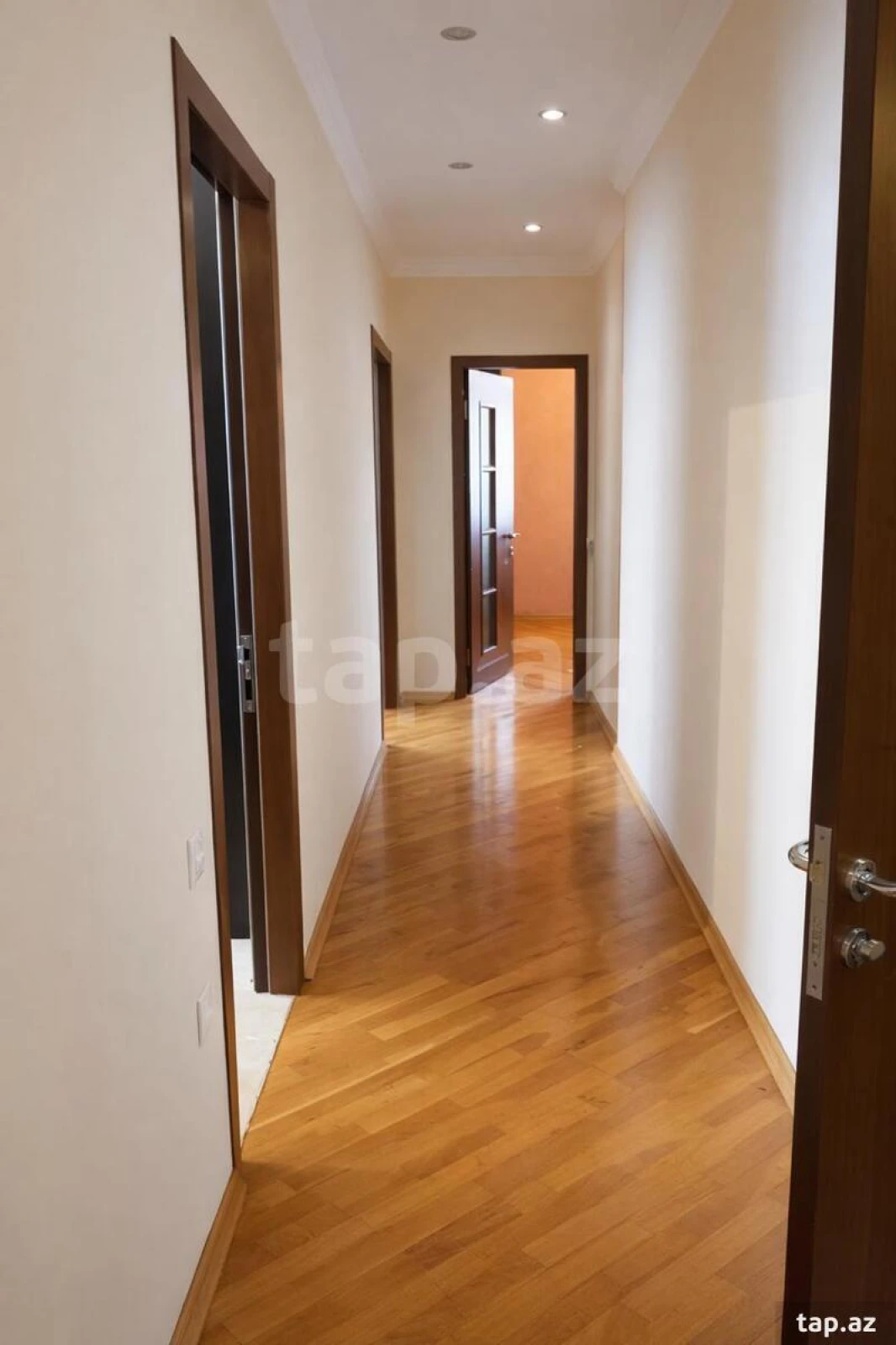 Satılır 3 otaqlı yeni tikili 135 m²