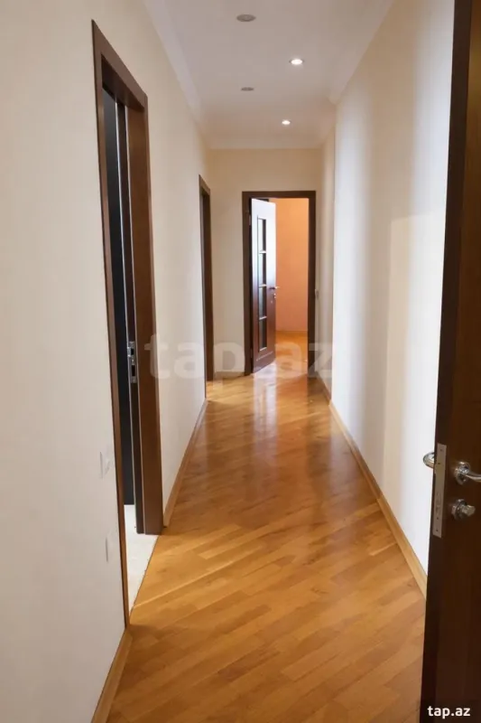 Satılır 3 otaqlı yeni tikili 135 m²