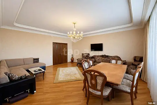 Satılır 3 otaqlı yeni tikili 135 m²