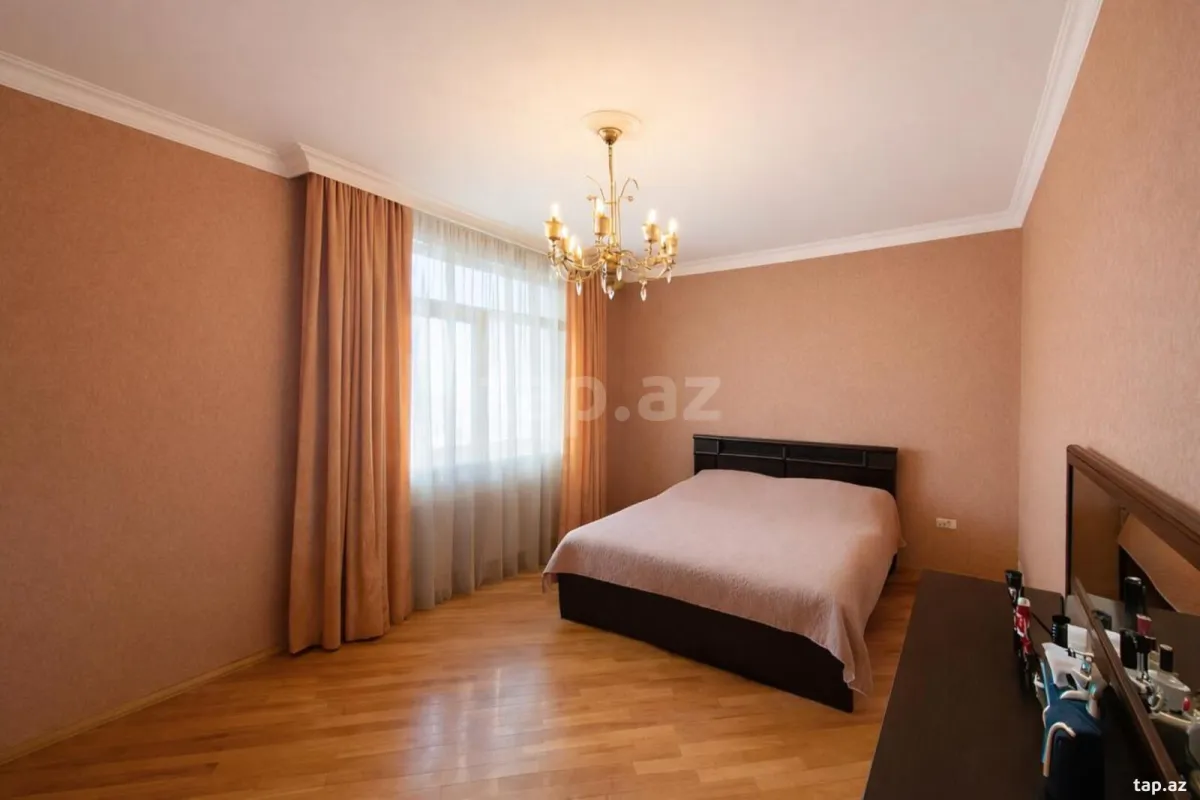 Satılır 3 otaqlı yeni tikili 135 m²