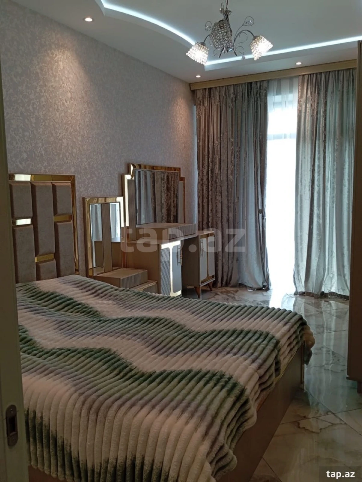 Kirayə verilir 3 otaqlı yeni tikili 148 m²