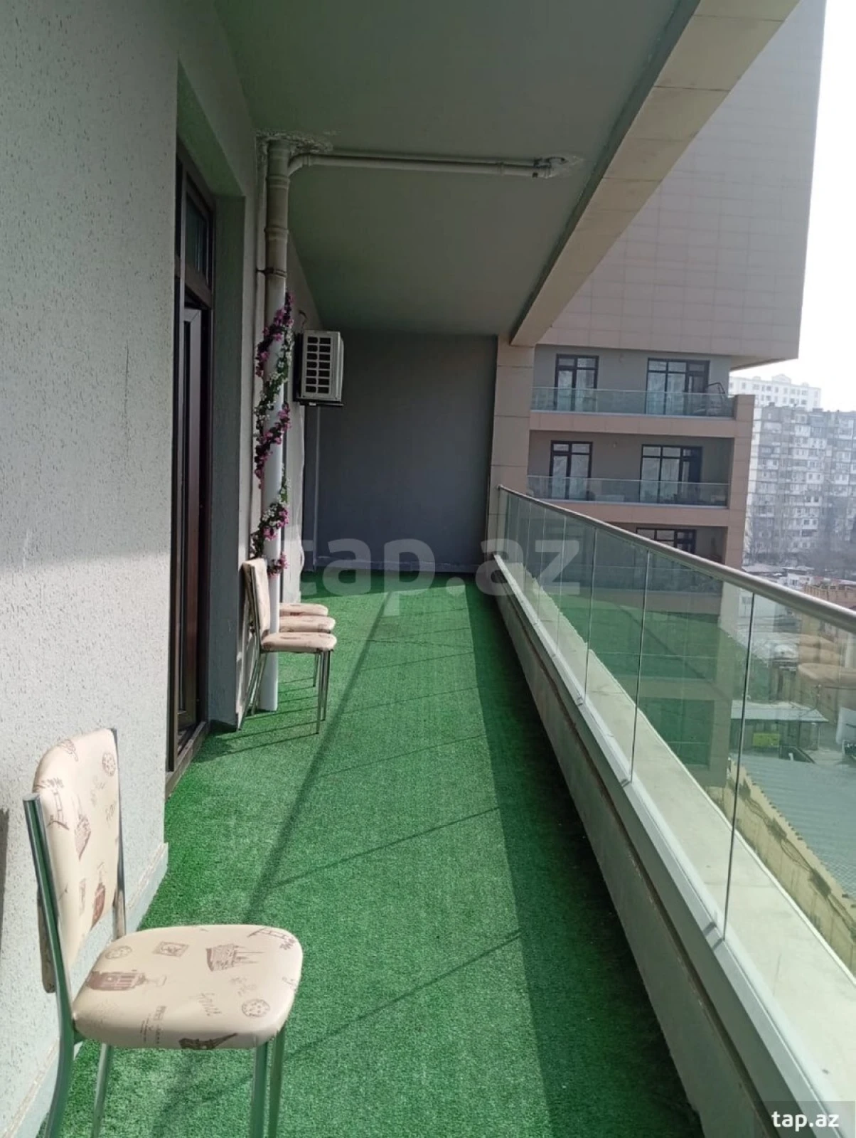 Kirayə verilir 3 otaqlı yeni tikili 148 m²