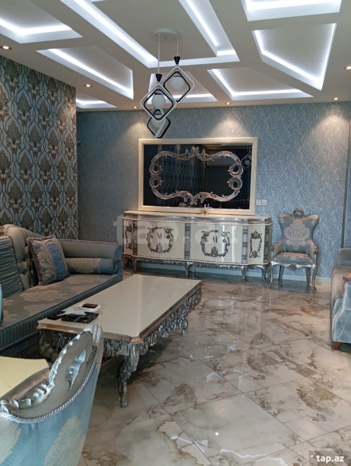 Kirayə verilir 3 otaqlı yeni tikili 148 m²