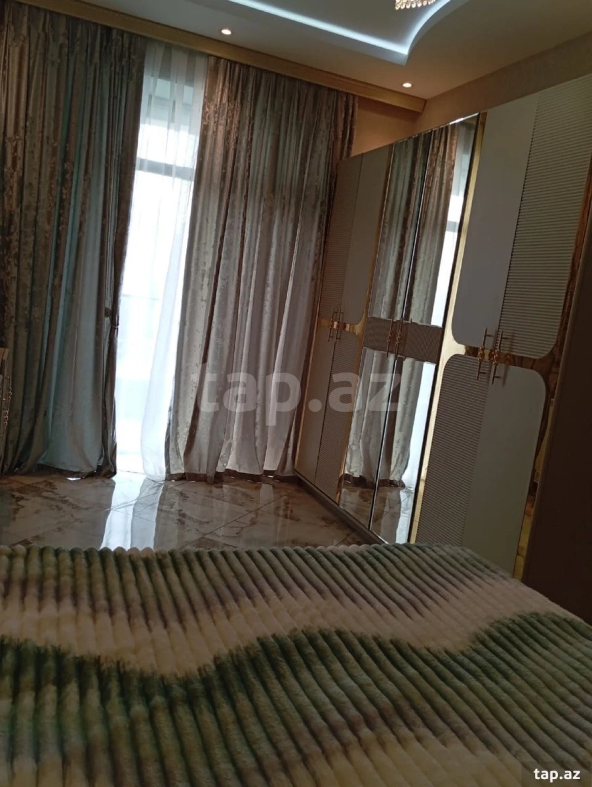 Kirayə verilir 3 otaqlı yeni tikili 148 m²