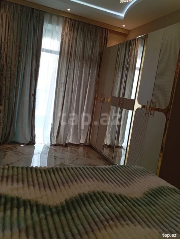 Kirayə verilir 3 otaqlı yeni tikili 148 m²