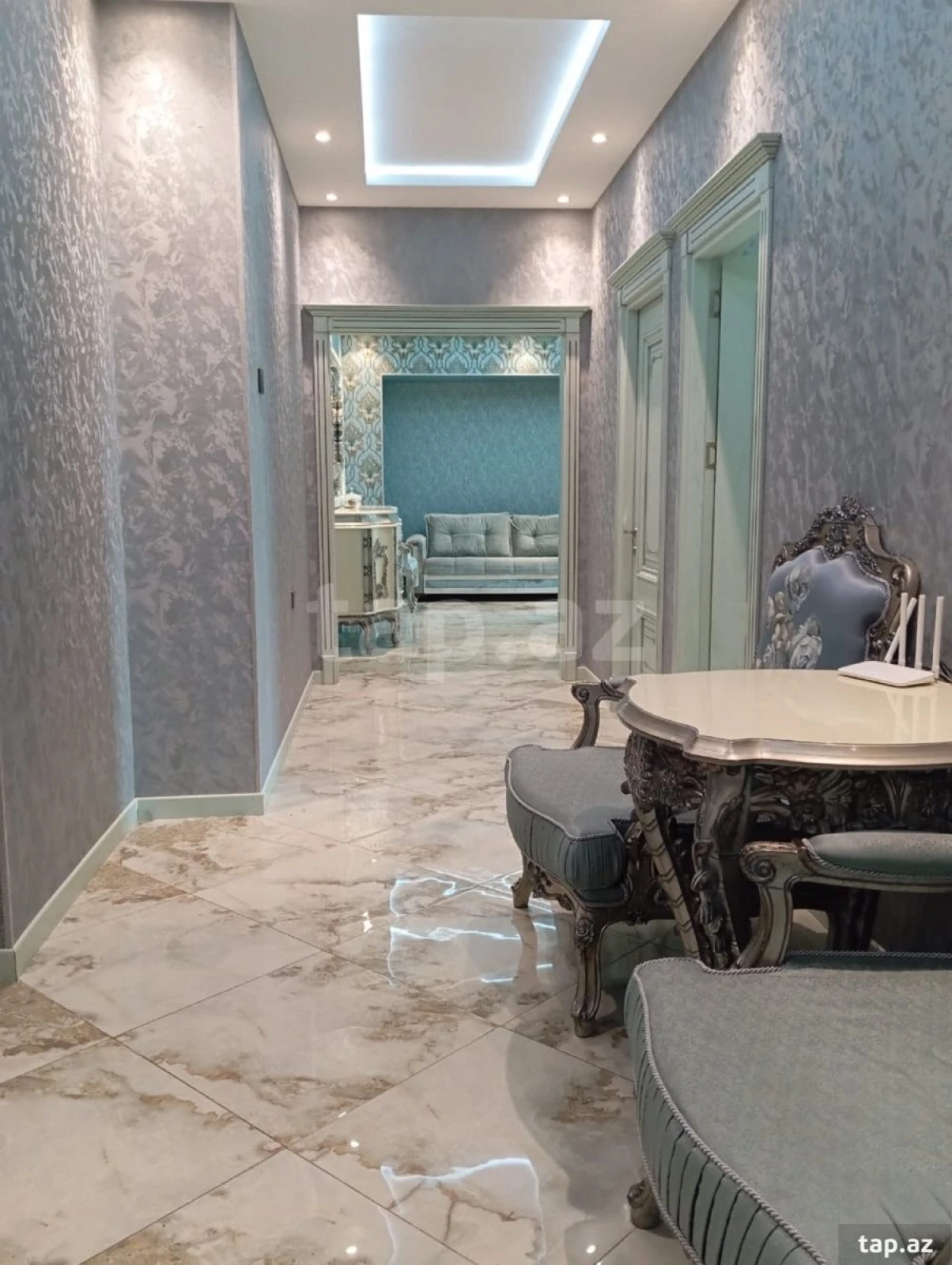 Kirayə verilir 3 otaqlı yeni tikili 148 m²