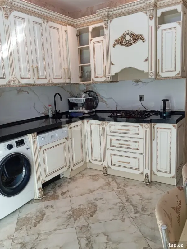 Kirayə verilir 3 otaqlı yeni tikili 148 m²