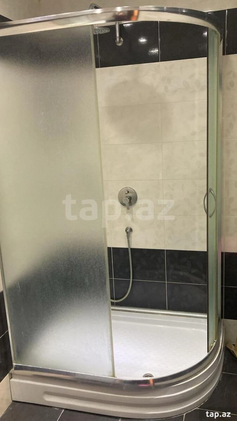 Kirayə verilir 3 otaqlı yeni tikili 134 m²