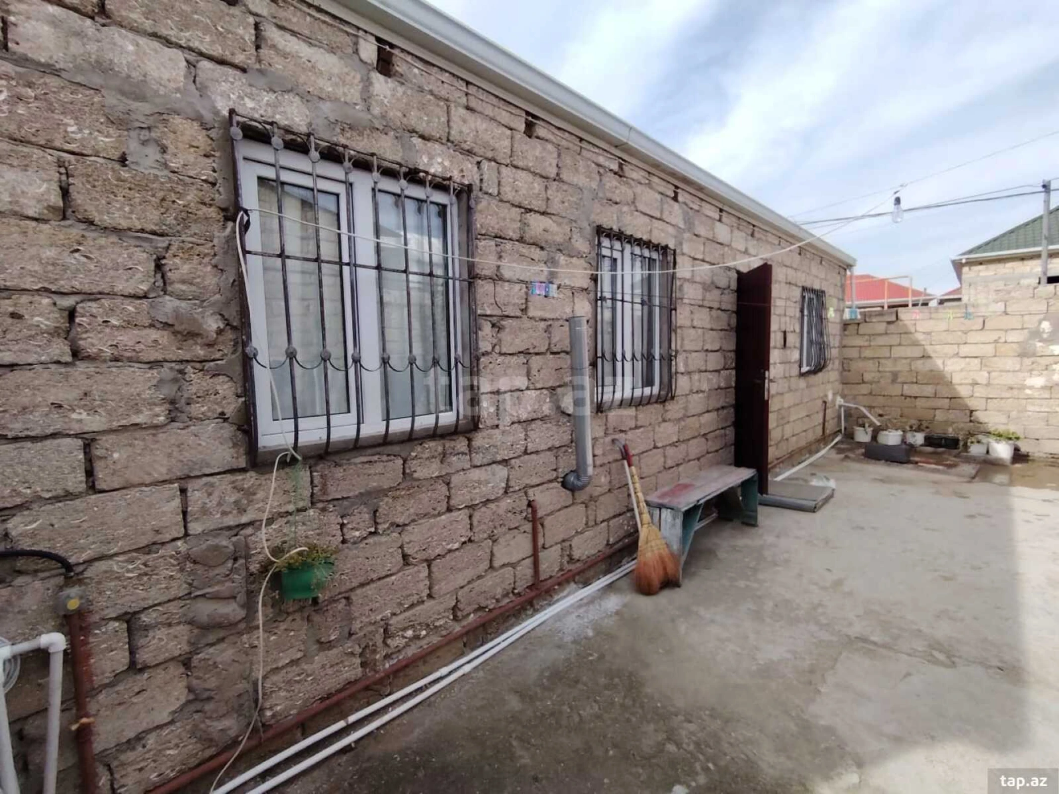 Satılır 4 otaqlı həyət evi