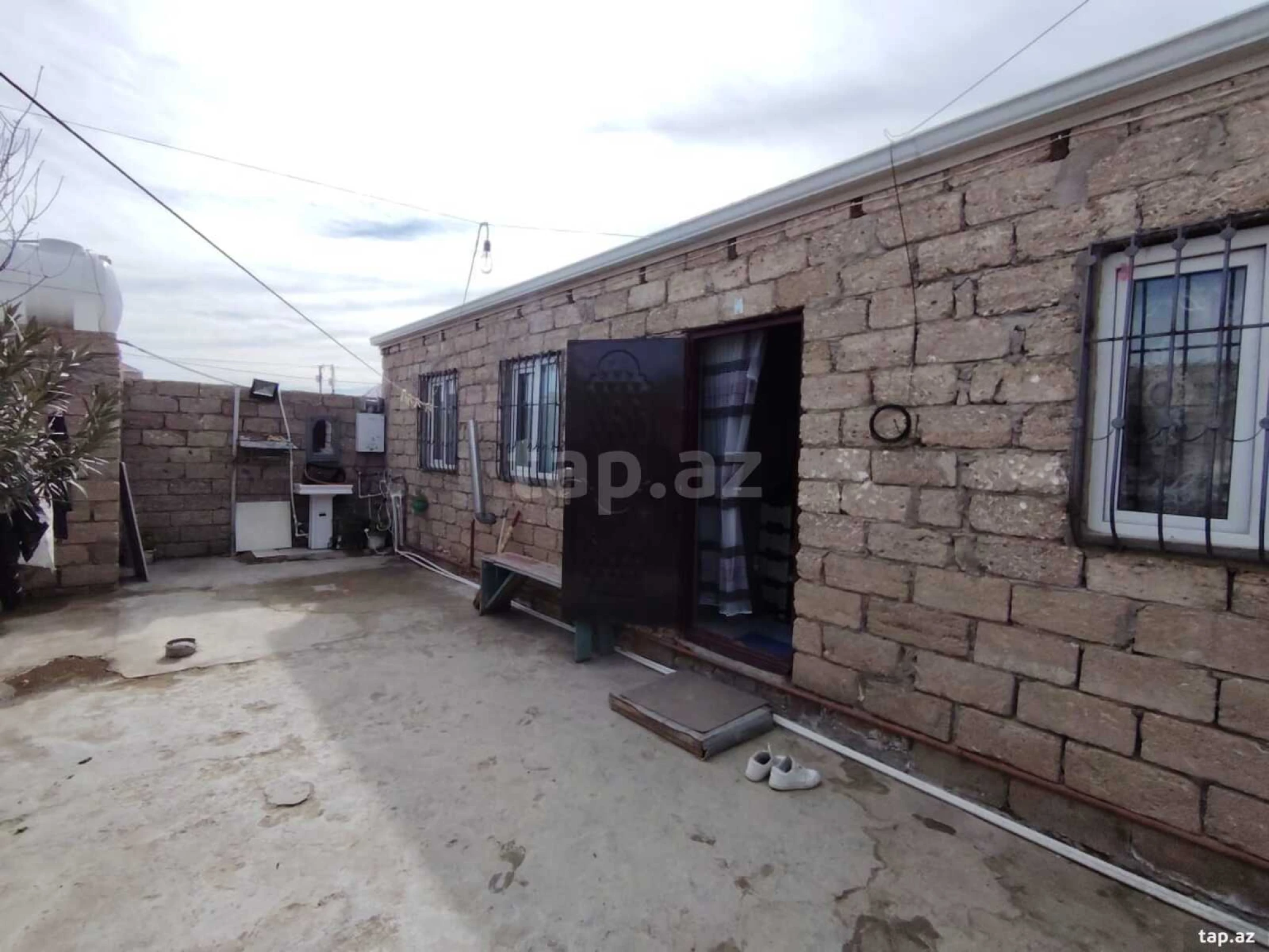 Satılır 4 otaqlı həyət evi