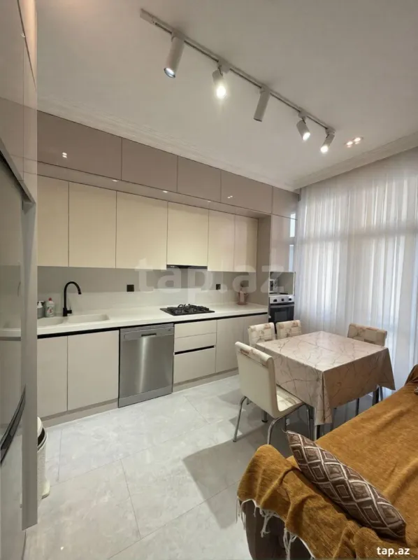 Kirayə verilir 2 otaqlı yeni tikili 85 m²