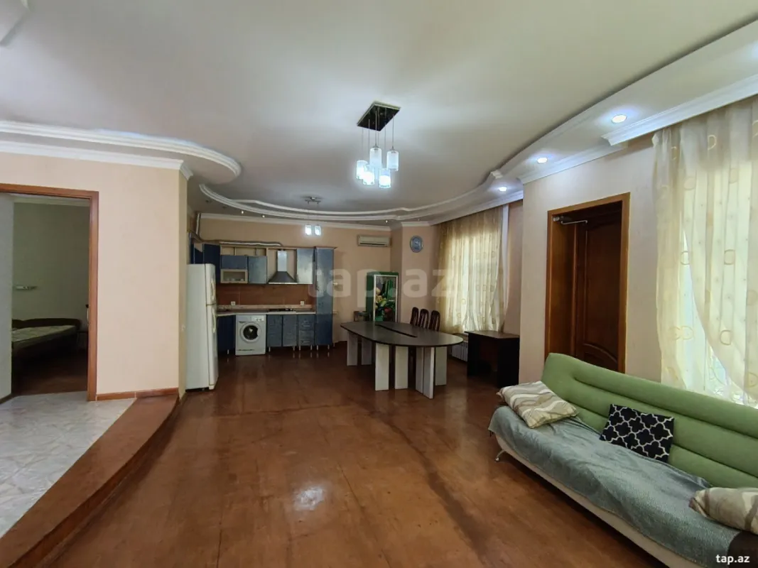 Satılır 8 otaqlı həyət evi