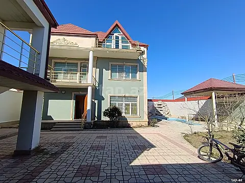 Satılır 8 otaqlı həyət evi