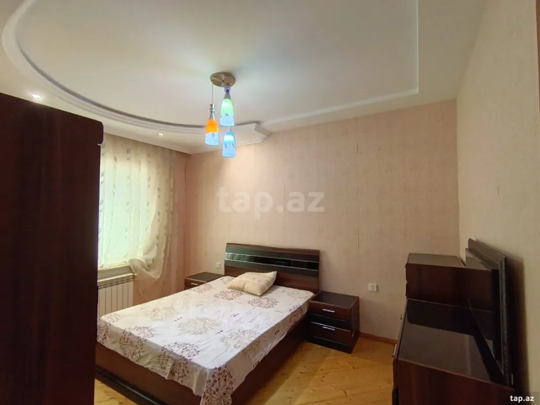 Satılır 8 otaqlı həyət evi