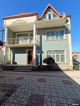 Satılır 8 otaqlı həyət evi