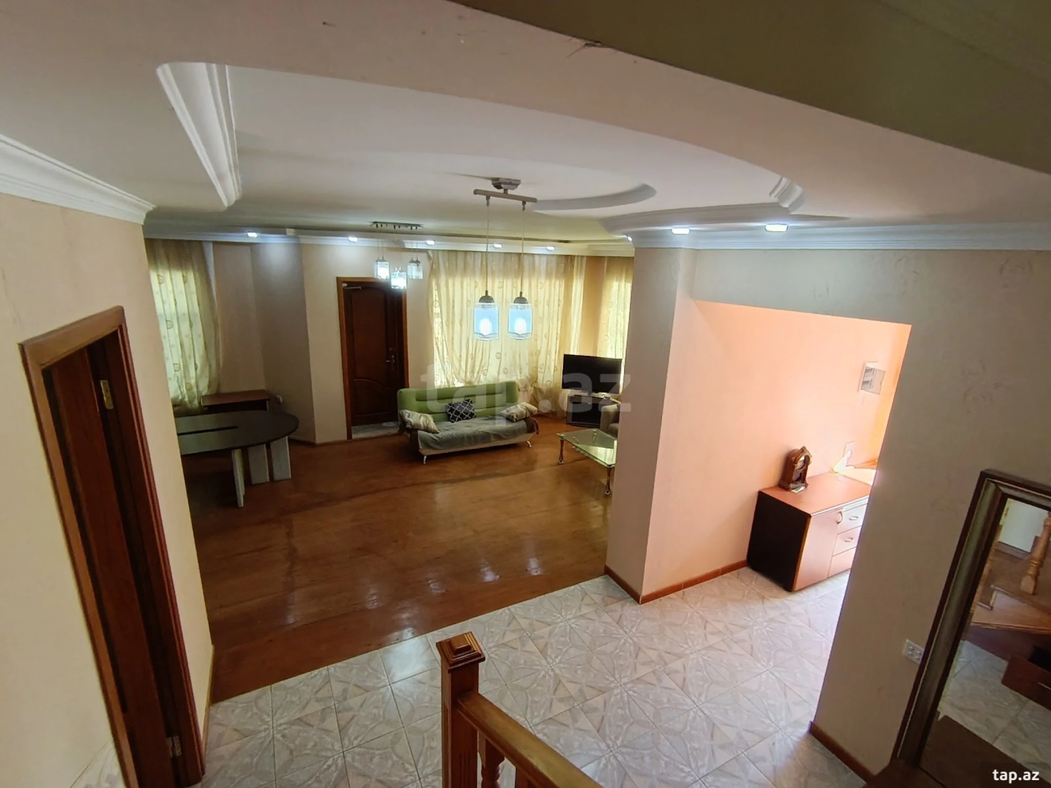 Satılır 8 otaqlı həyət evi