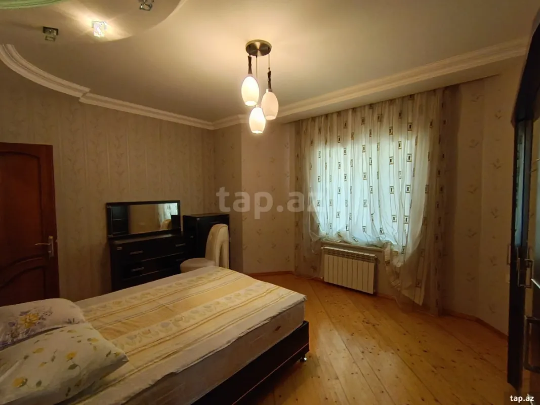 Satılır 8 otaqlı həyət evi