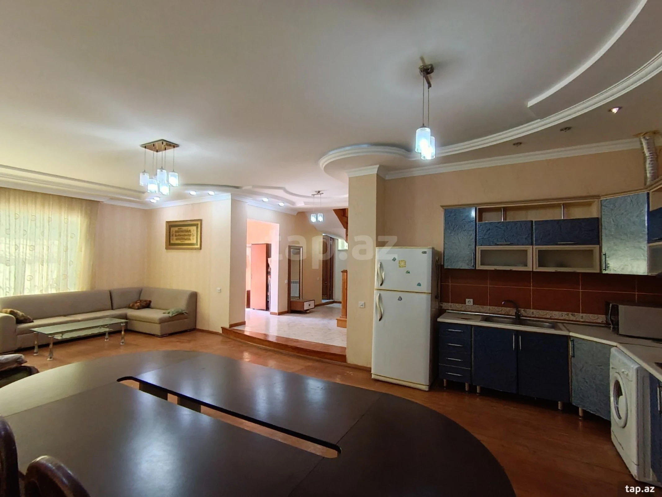 Satılır 8 otaqlı həyət evi