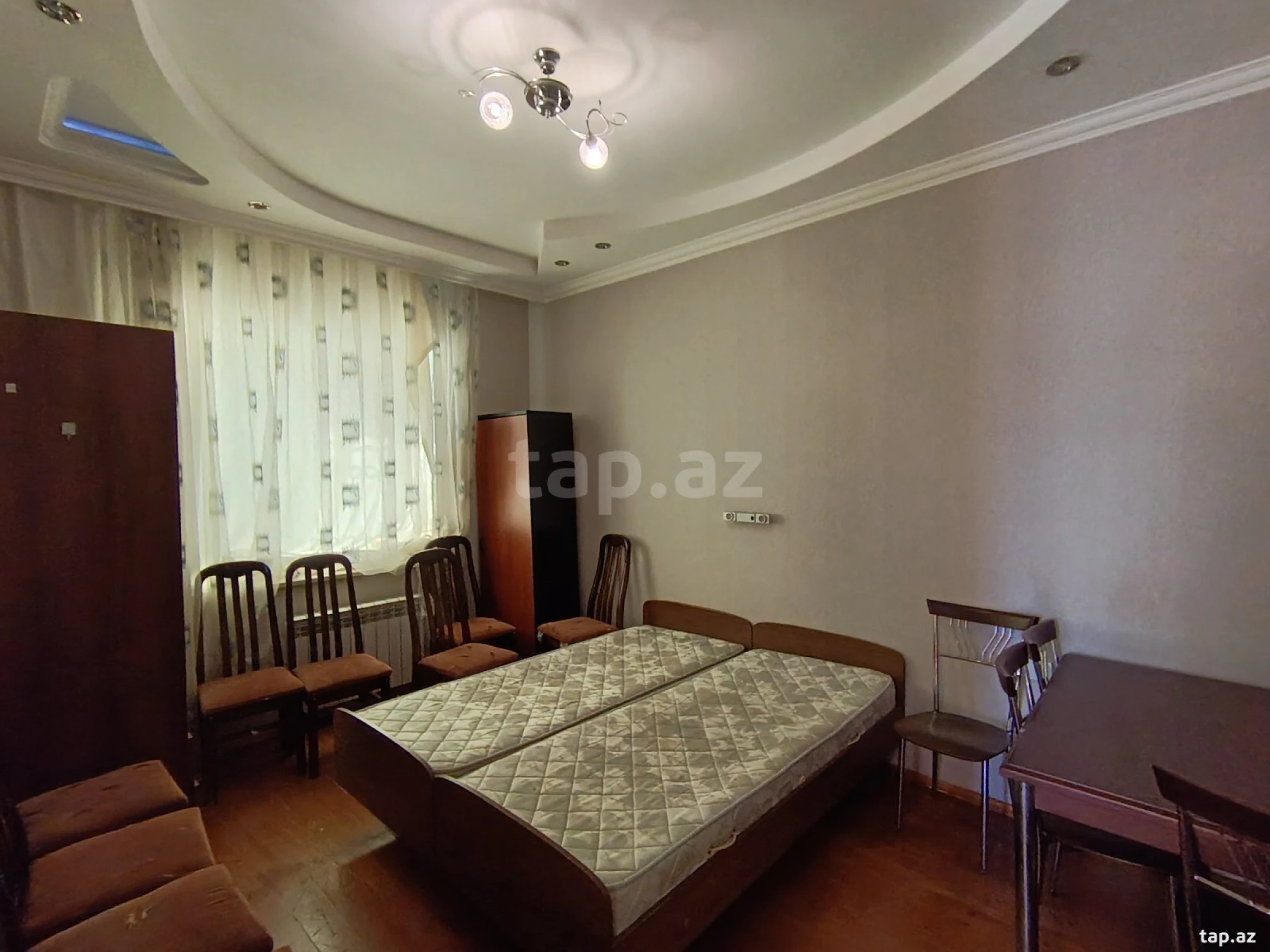 Satılır 8 otaqlı həyət evi