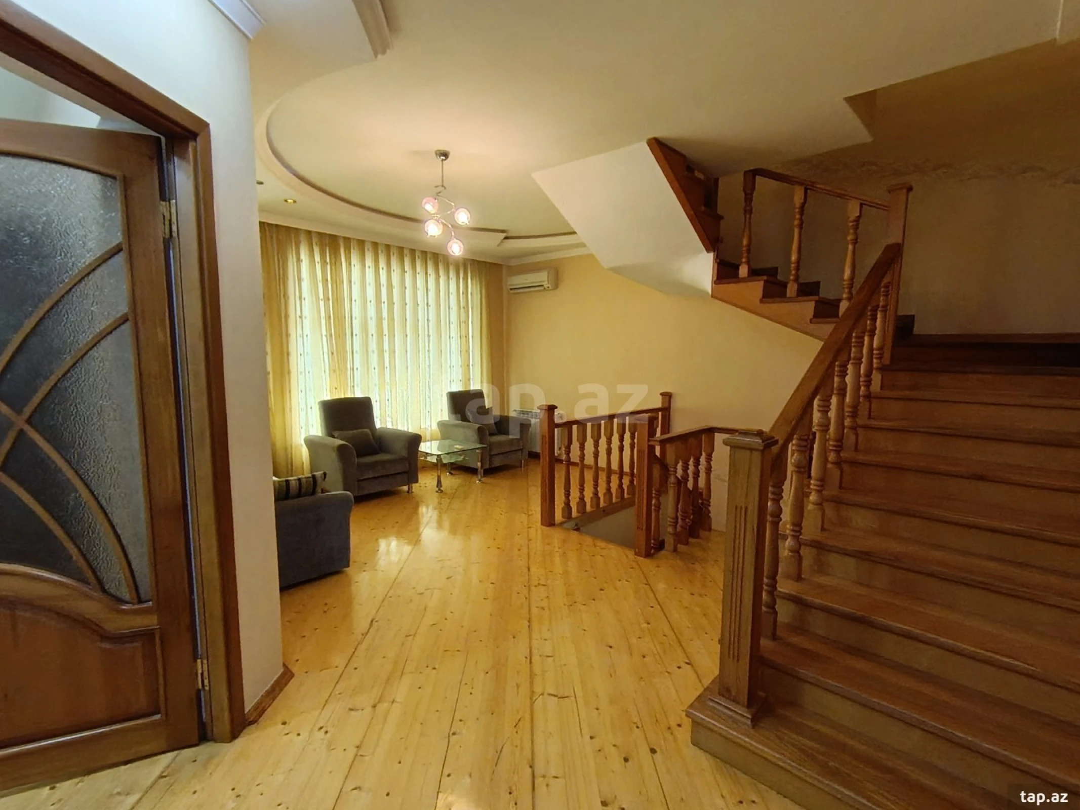 Satılır 8 otaqlı həyət evi