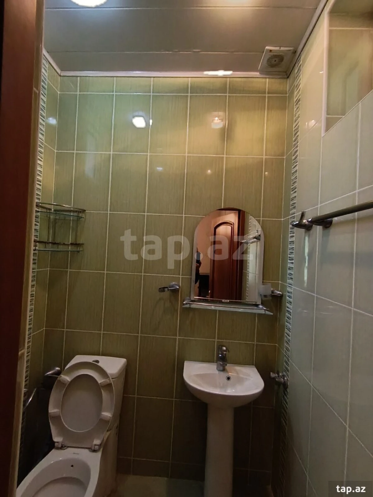 Satılır 8 otaqlı həyət evi