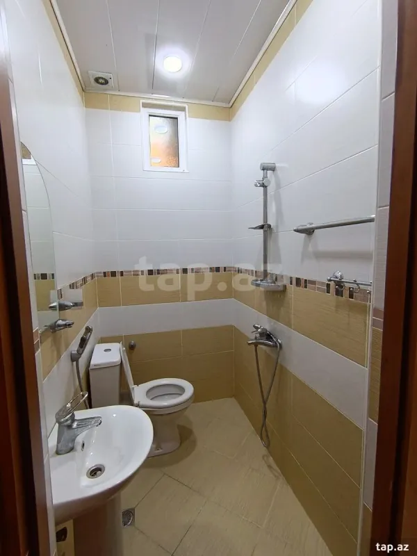 Satılır 8 otaqlı həyət evi