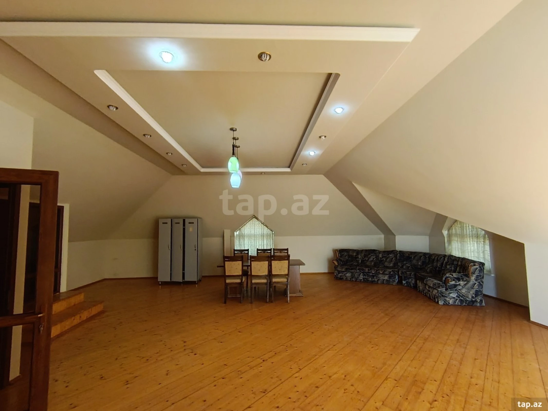 Satılır 8 otaqlı həyət evi