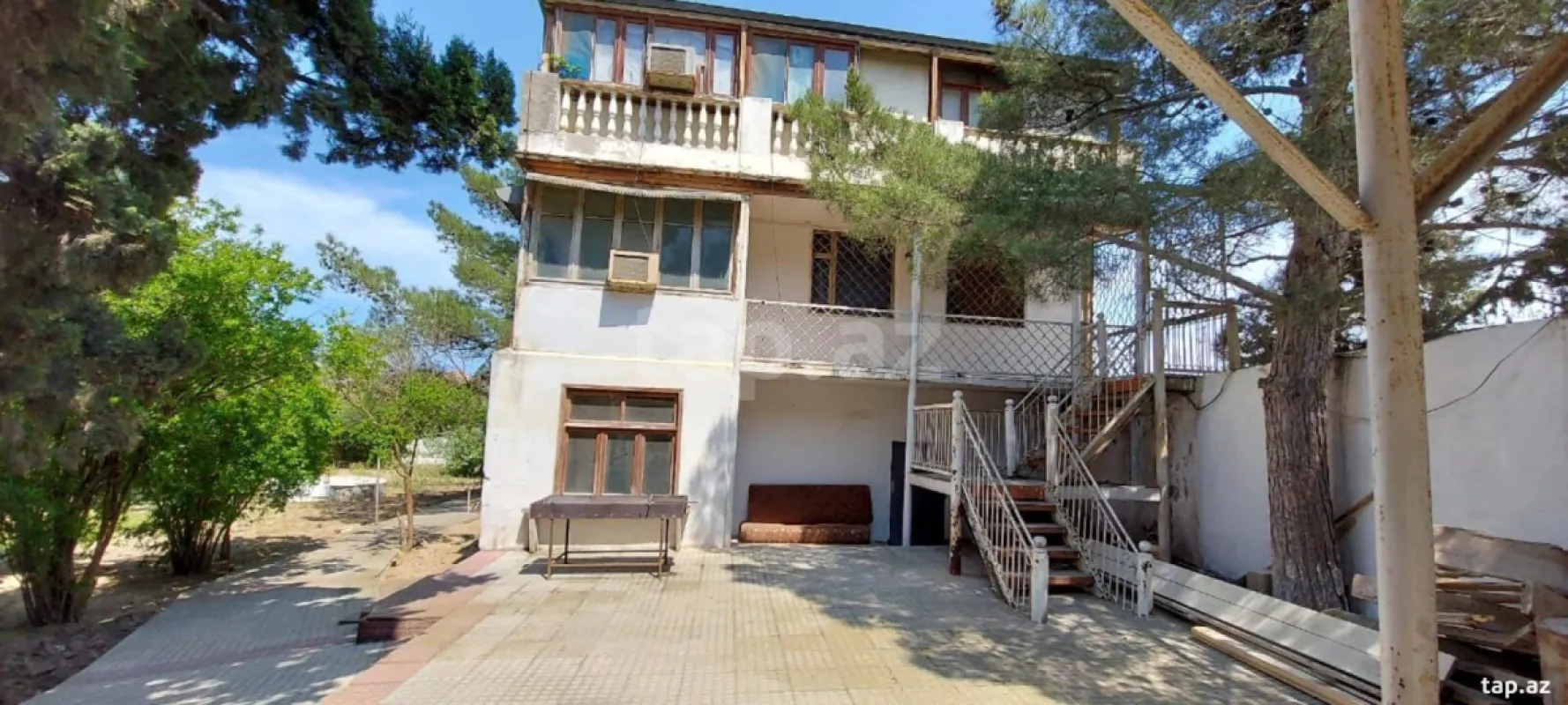 Satılır 6 otaqlı həyət evi