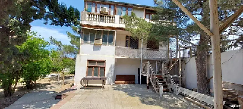 Satılır 6 otaqlı həyət evi