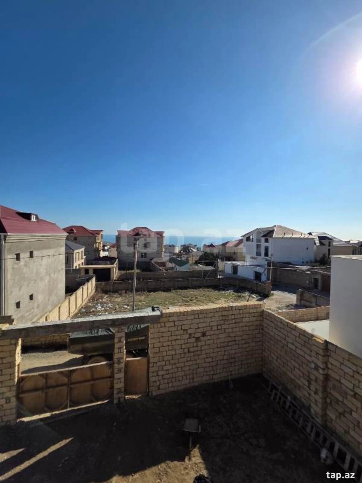 Satılır 6 otaqlı həyət evi